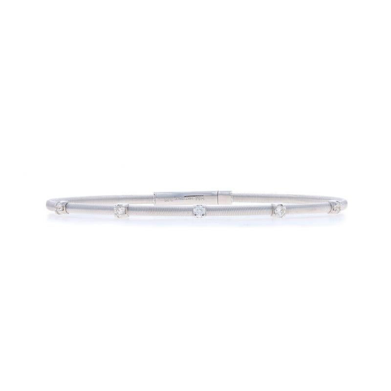 Metall Inhalt: 14k Weißgold

Informationen zu Stein

Natürliche Diamanten
Karat(e): 0,25ctw
Schliff: Runder Brillant
Farbe: G - H
Reinheit: SI1 - SI2

Karat gesamt: .25ctw

Armband Style: Armspange
Verschlusstyp: Schnappverschluss mit