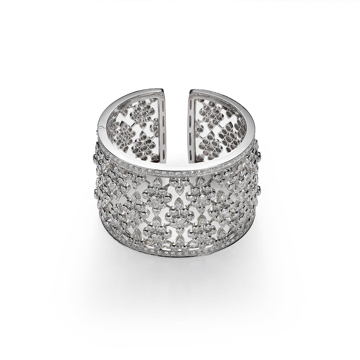 Bracciale in oro bianco 18 carati con 262 diamanti 9,51 carati, 23 diamanti taglio marquise 9,45 carati e 22 diamanti taglio princess 2,82 carati 