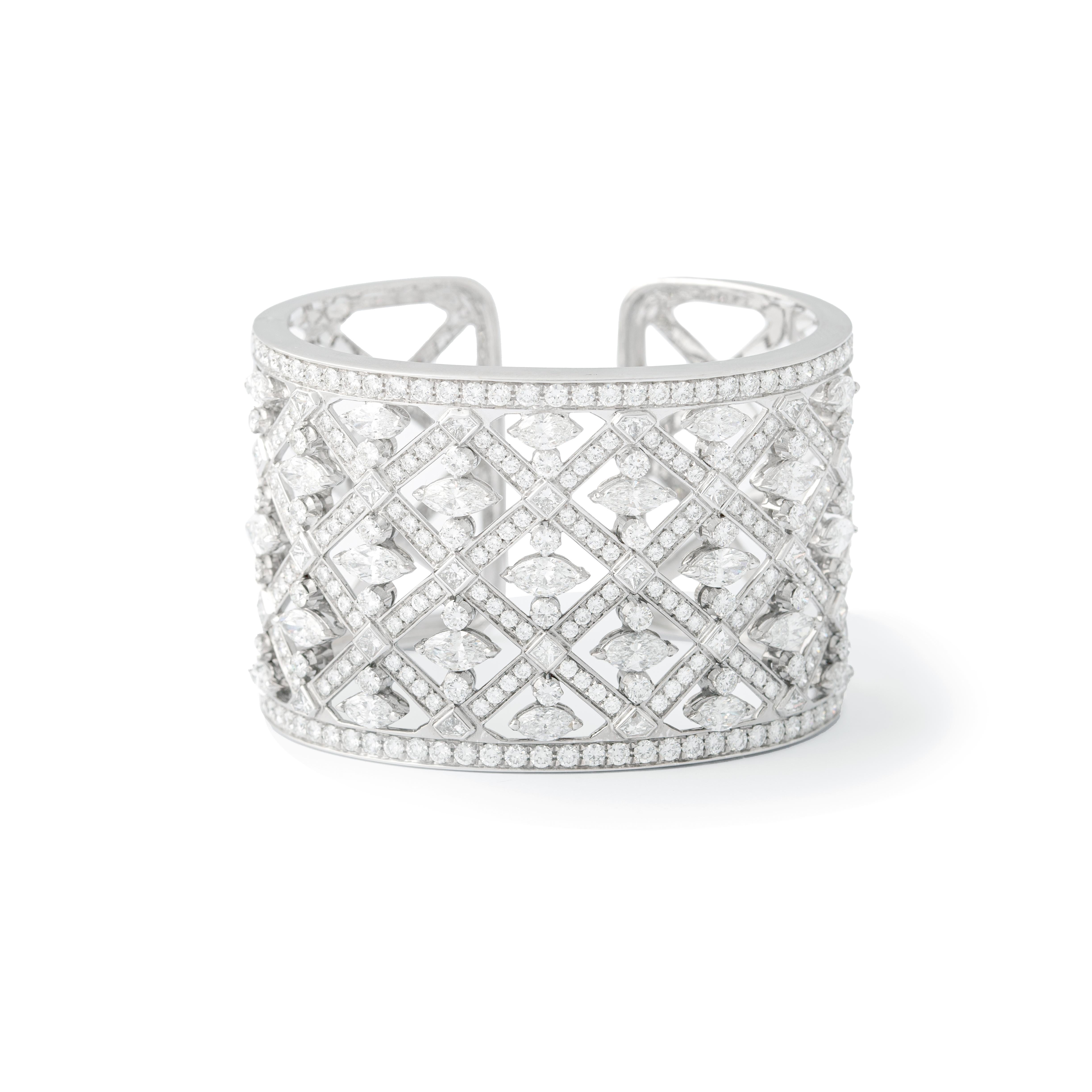 Bangle in 18kt white gold set with 251 diamonds 18.93 cts.

Inner circumference: Approximately 16.17 centimeters (6.37 inches).

Total weight: 82.73 grams.

Width: 4.2 centimeters (1.65 inches).