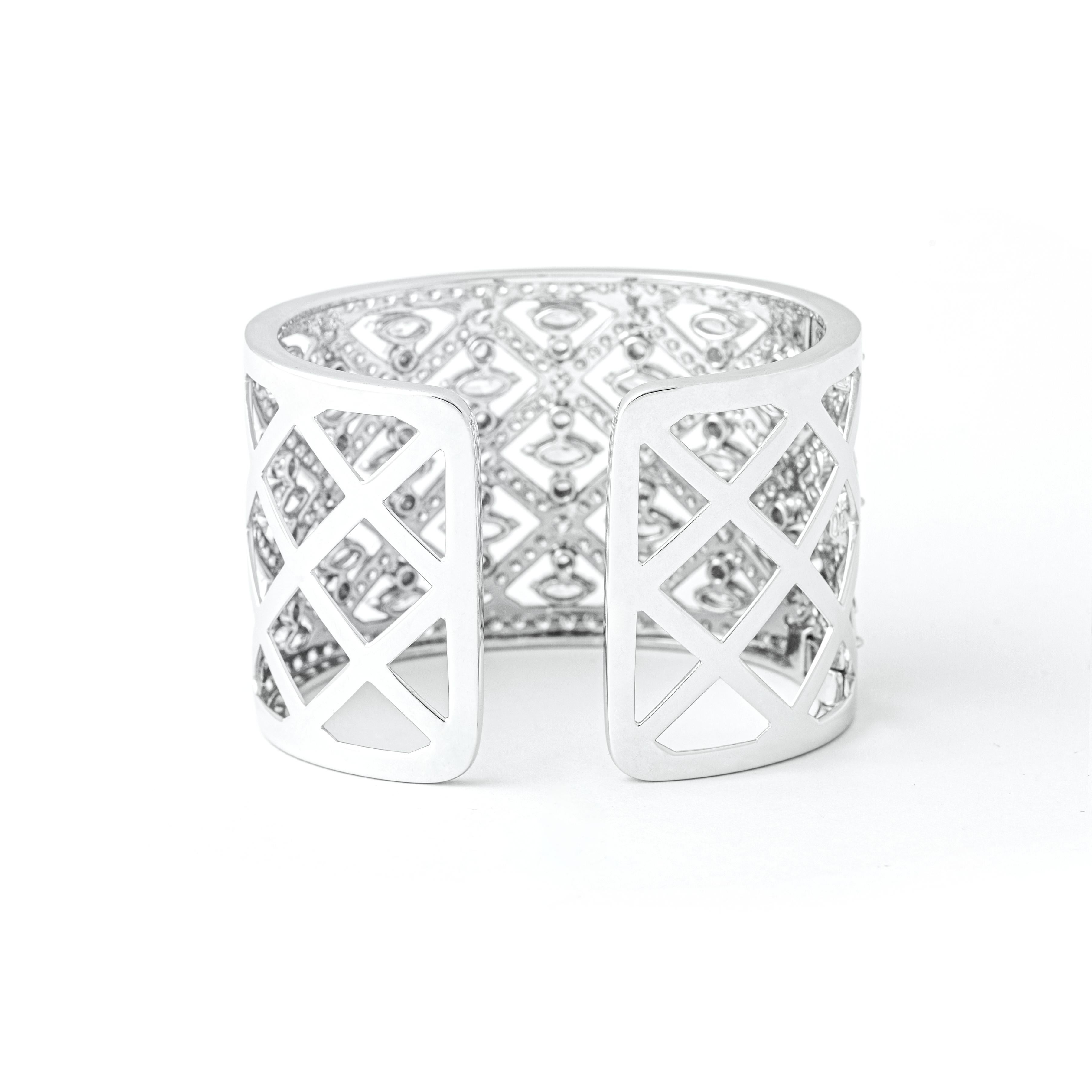 Brazalete de oro blanco con diamantes Corte redondo en venta