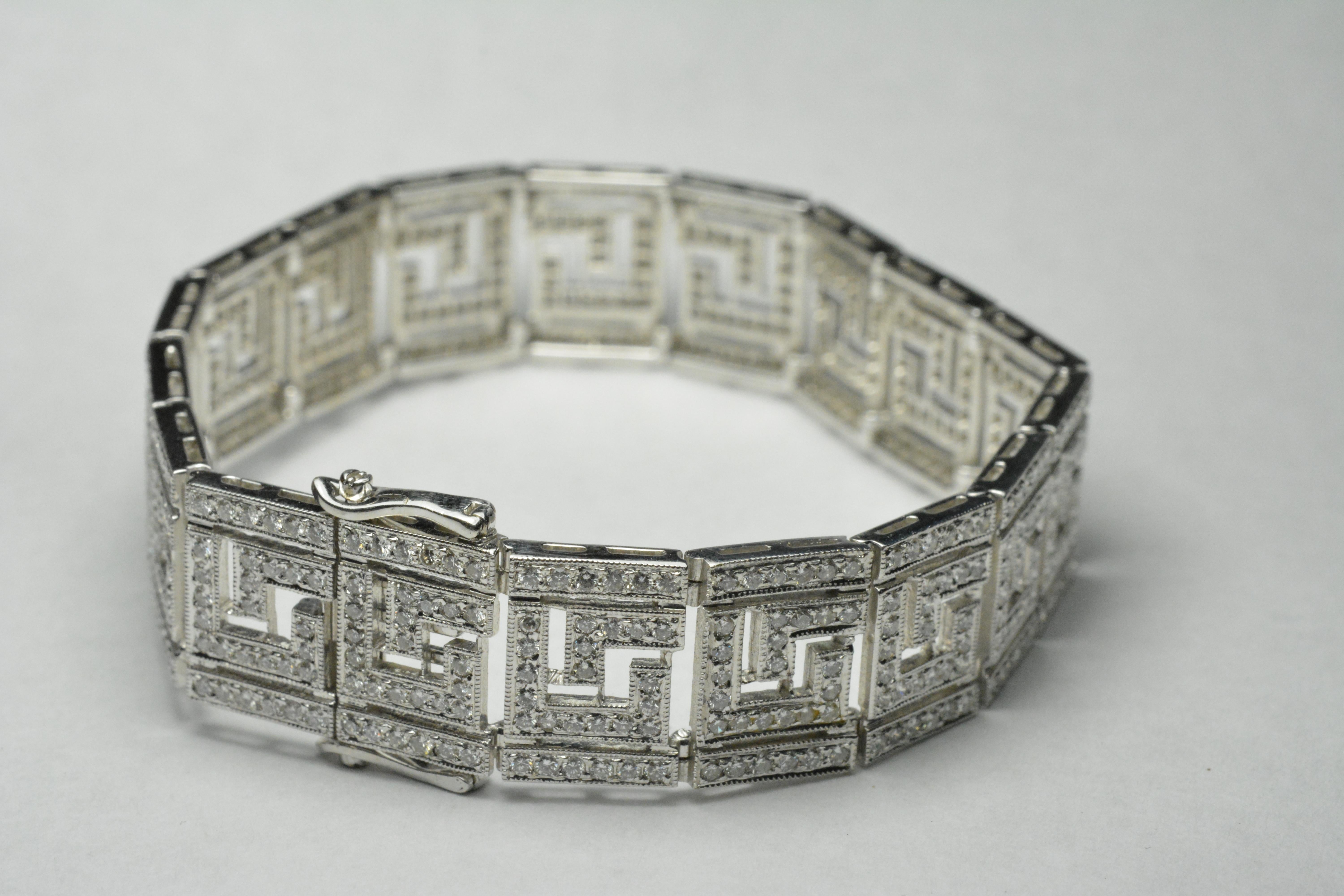 White Gold Diamond Bracelet 5.00 Carat Total Weight In Good Condition In Laguna Beach, CA