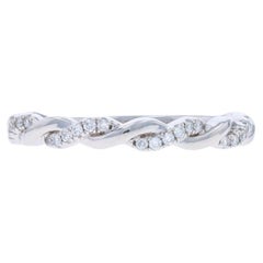 Anello con diamanti intrecciati in oro bianco 14k a brillante rotondo da 0,10 ct.