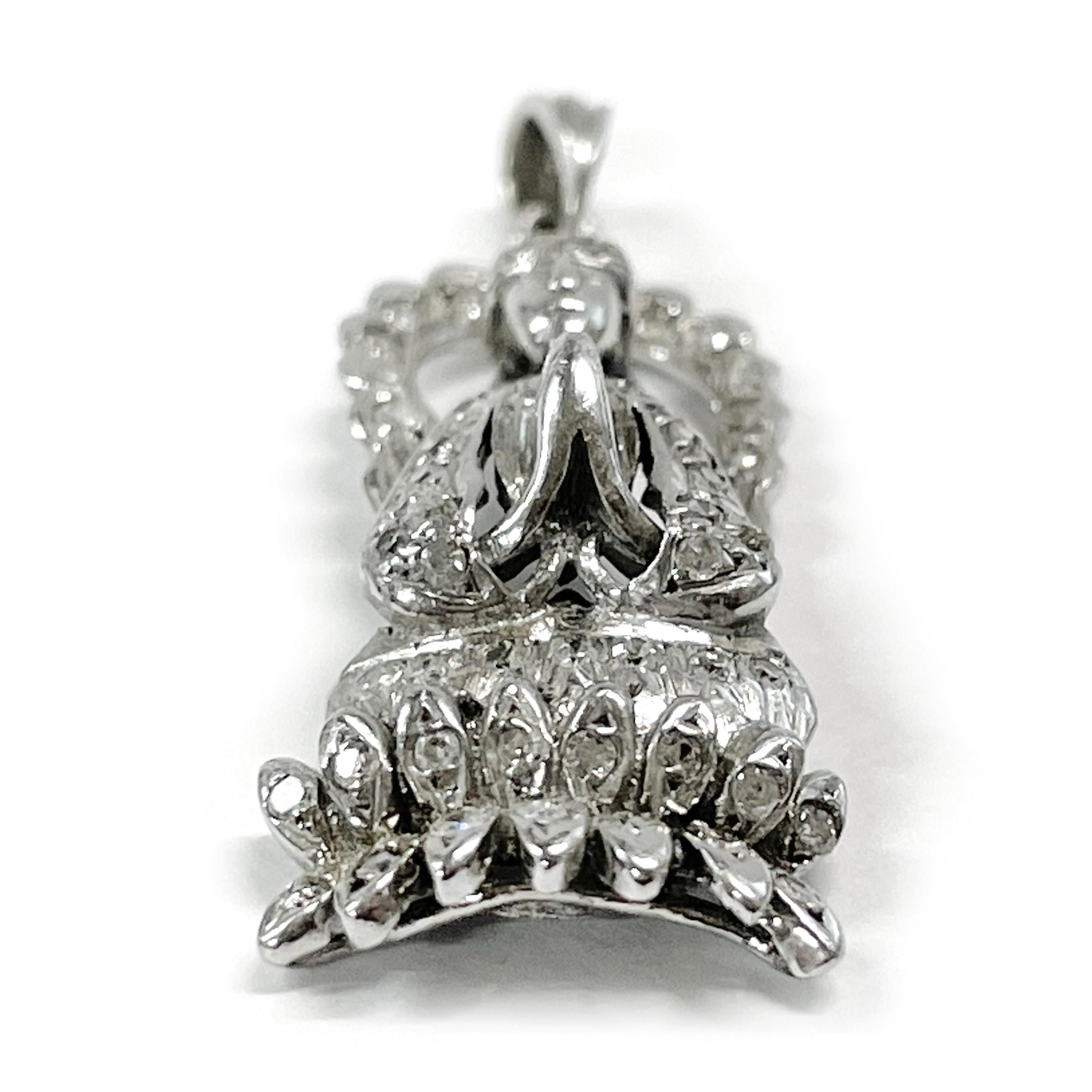 Rétro Pendentif Bouddha en or blanc et diamants  en vente