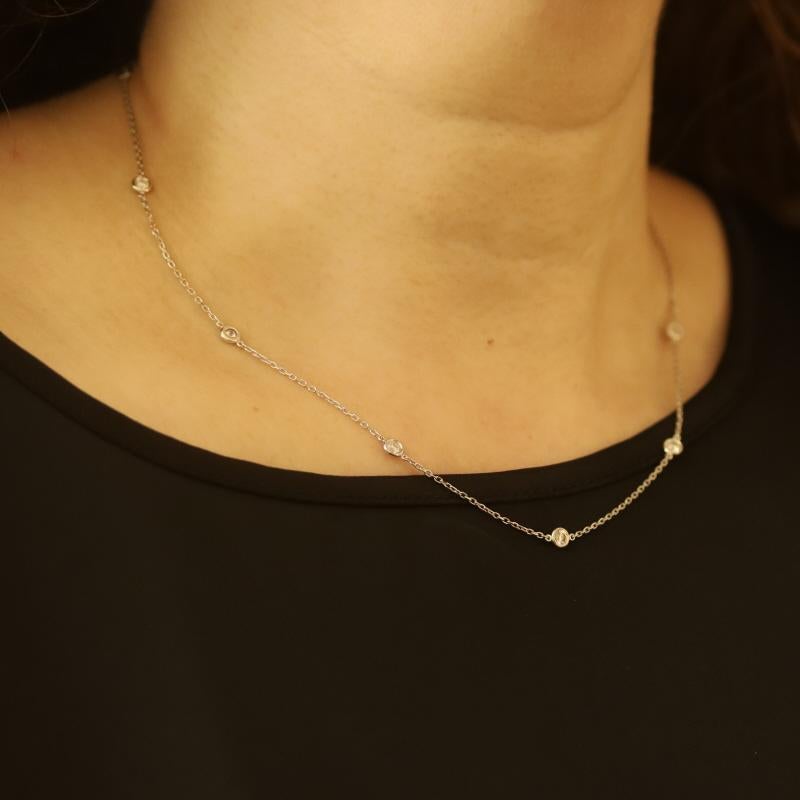 Taille ronde Collier en or blanc avec diamants à l'unité 18