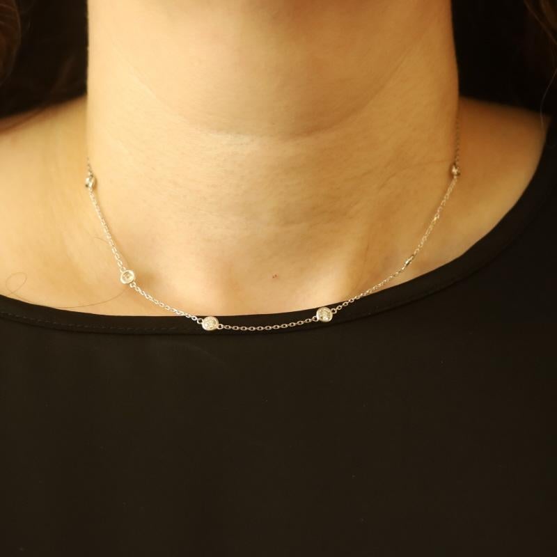 Taille ronde Collier en or blanc avec diamants à l'unité 18