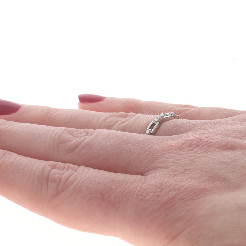 Donna Anello con catena di diamanti in oro bianco 14k a brillante rotondo da 0,15 ct. in vendita