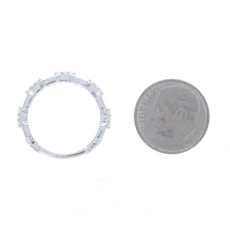Anello con catena di diamanti in oro bianco 14k a brillante rotondo da 0,15 ct. in vendita 1