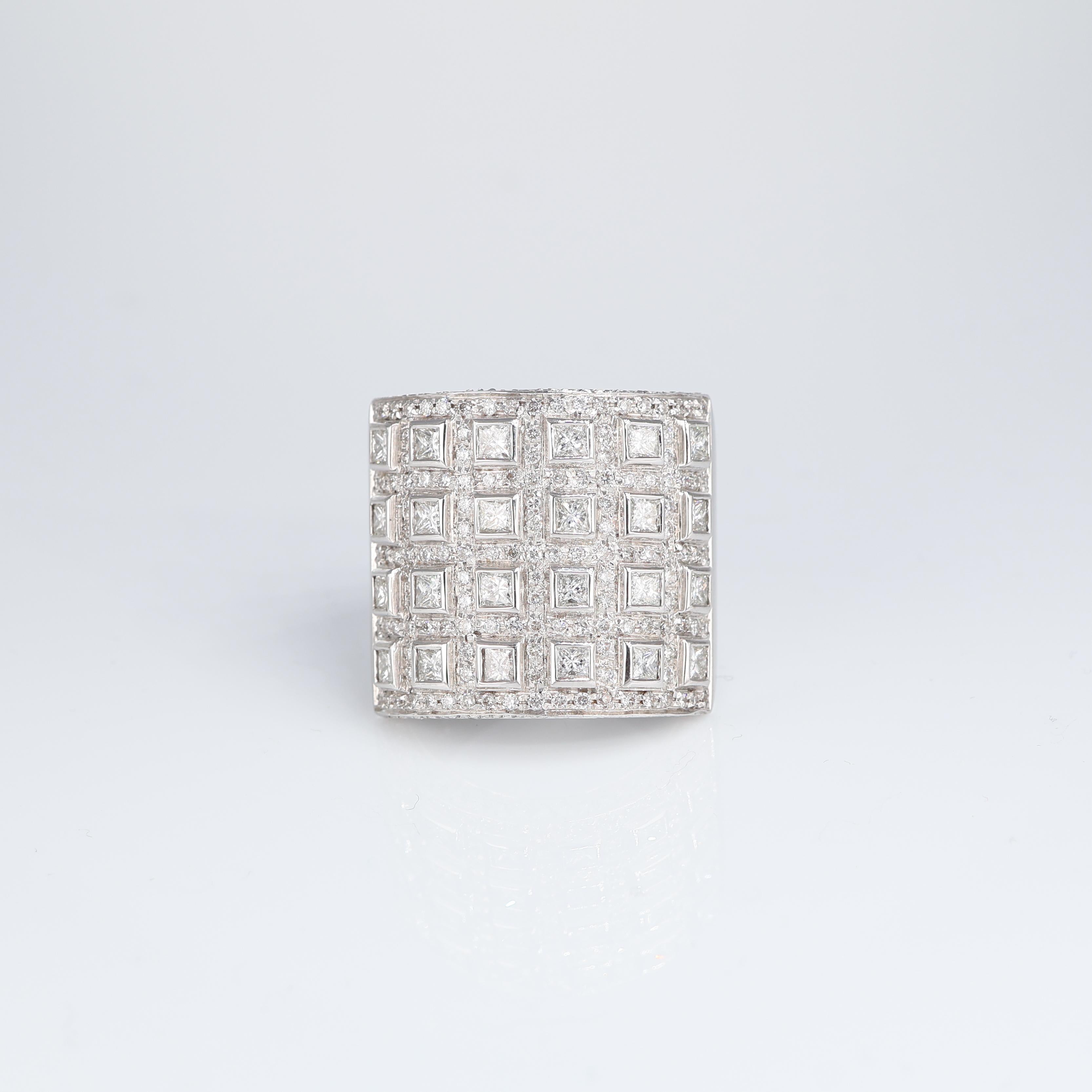 IMPORTANT NOTE:
✔ No additional costs will be added to this order.
✔ Shipping and customs duties are fully covered by us.
--------------------
An extraordinary piece in 18K white gold, this ring features a stunning checkerboard design adorned with a