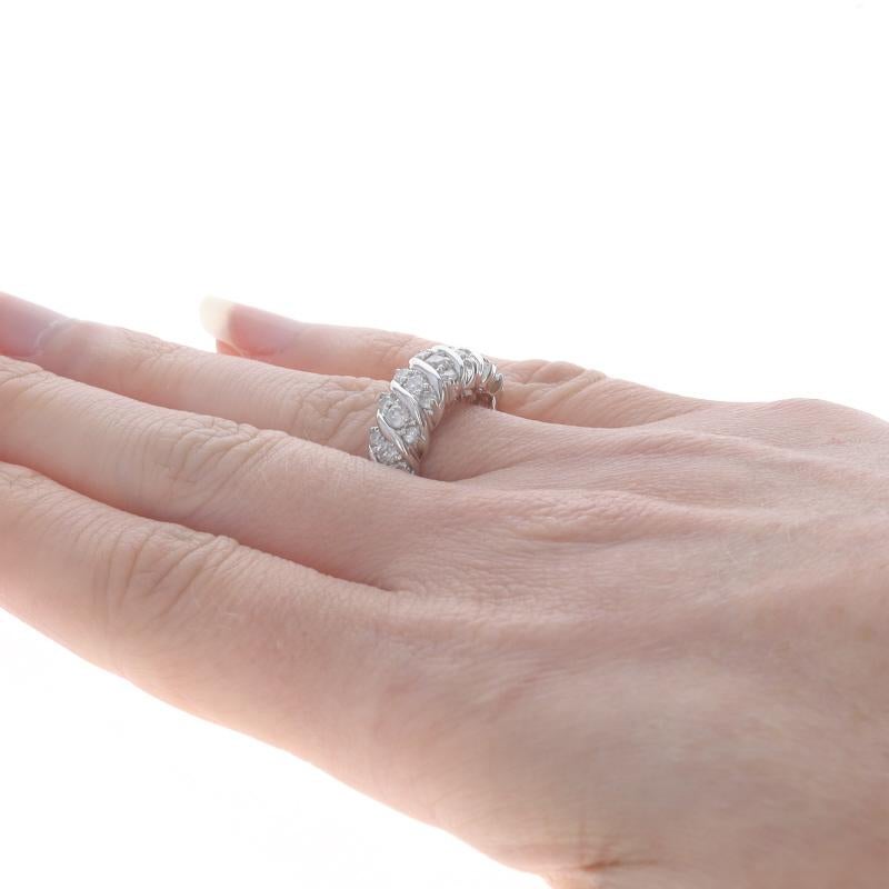 Weißgold Diamant Cluster Band 14k Rund Brillant 1.00ctw Diagonal Streifen Ring Damen im Angebot
