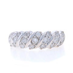 Fascia a grappolo di diamanti in oro bianco 14k Brilliante rotondo 1.00ctw Anello a strisce diagonali