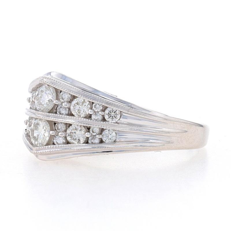 Fascia a grappolo di diamanti in oro bianco - Anello con brillanti rotondi da 3/4 ct. in 14 ct. In condizioni ottime in vendita a Greensboro, NC