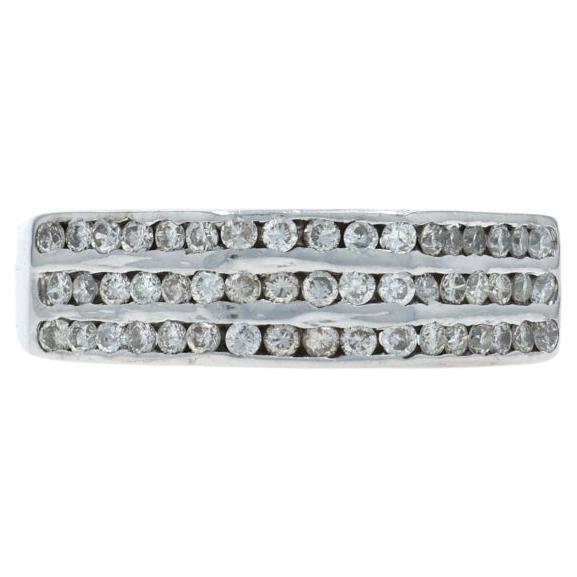 Fascia a grappolo di diamanti in oro bianco - Anello con incastonatura a canale con diamante tondo e brillante da 0,50 carati (14k)