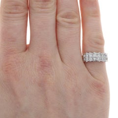 Fascia a grappolo di diamanti in oro bianco - Anello a Brilliante Rotondo 14k da 0,80 ct.