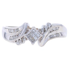 Verlobungsring aus Weißgold mit Diamant-Cluster- Bypass-Diamant - 14k Prinzessin & Rund .25ctw