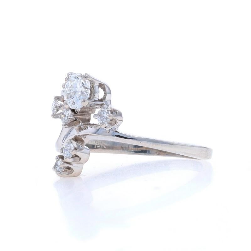 Diamant-Cluster- Bypass-Ring aus Weißgold mit Bypass - 18k rund .55ctw GIA im Zustand „Hervorragend“ im Angebot in Greensboro, NC