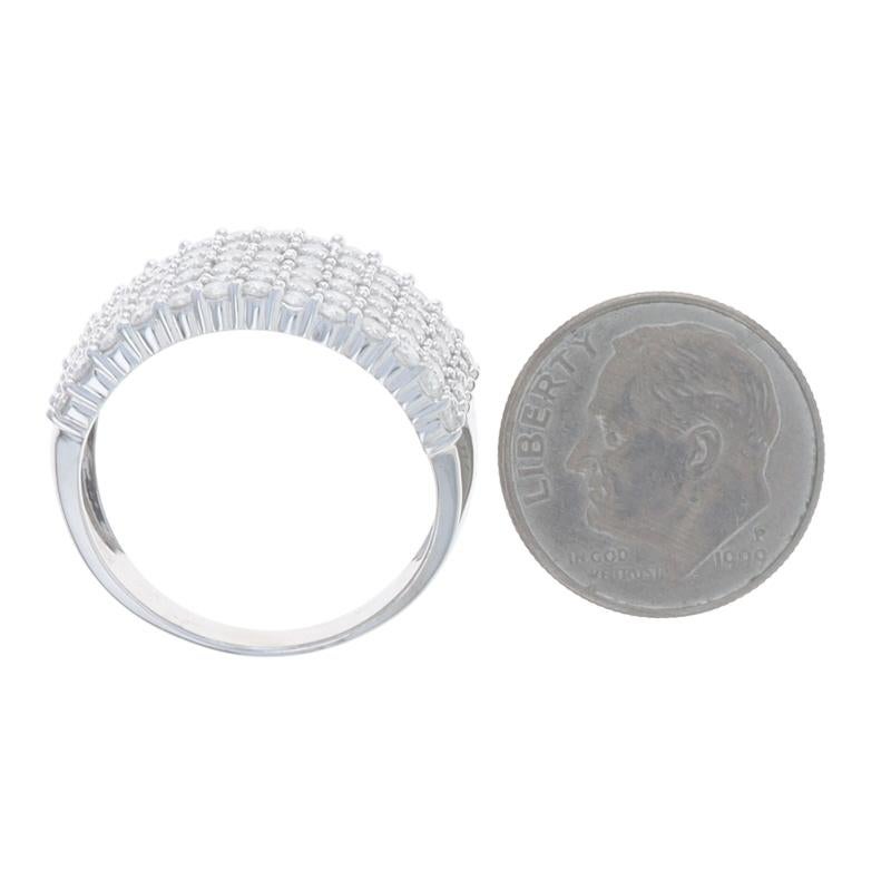 Bague de cocktail en or blanc avec diamant en grappe 10k Round Brilliant 2.00ctw Ring en vente 1