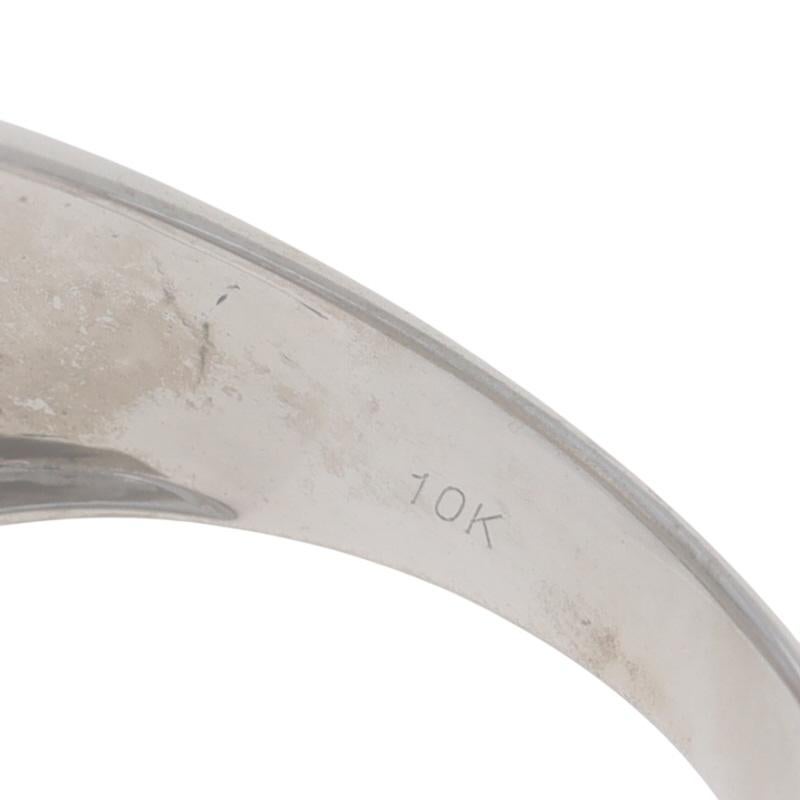 Bague de cocktail en or blanc avec diamant en grappe 10k Round Brilliant 2.00ctw Ring en vente 2