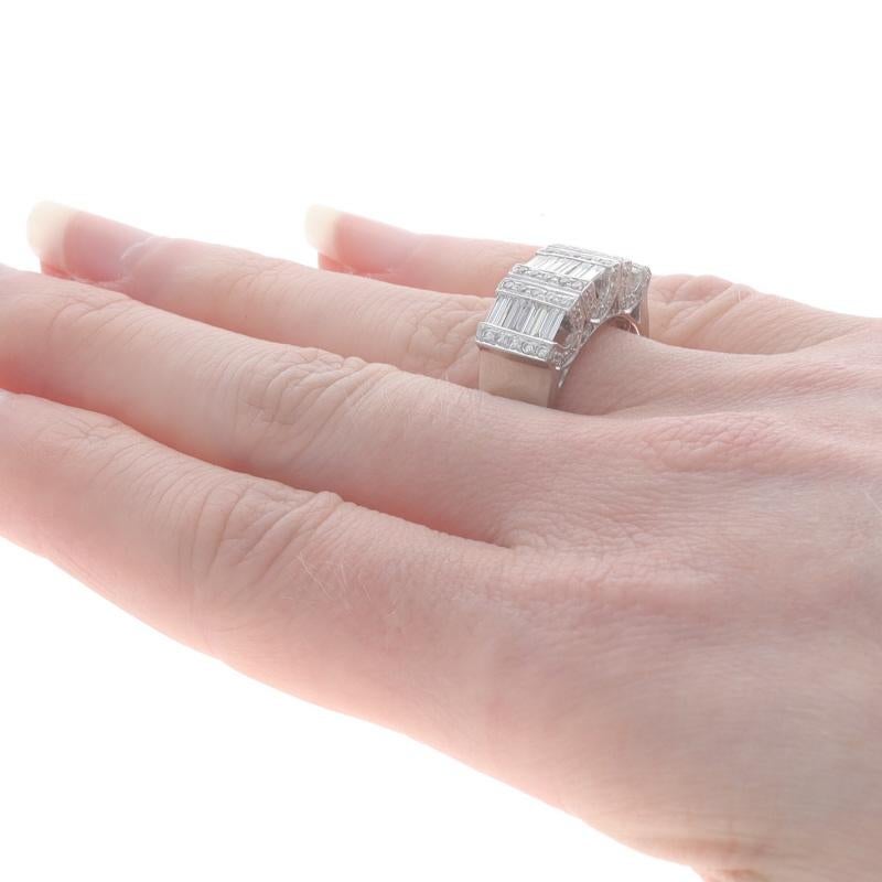 White Gold Diamond Cluster Cocktail Band - 18k Bag Rnd 2.00ctw Wedding Ring Sz 7 In Excellent Condition In Greensboro, NC