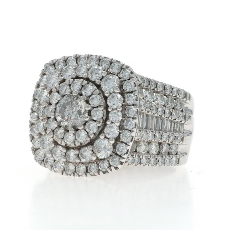 Bague Cocktail Halo en or blanc 14k Rd & Baguette 5.00ctw SZ 6 1/4 Excellent état - En vente à Greensboro, NC