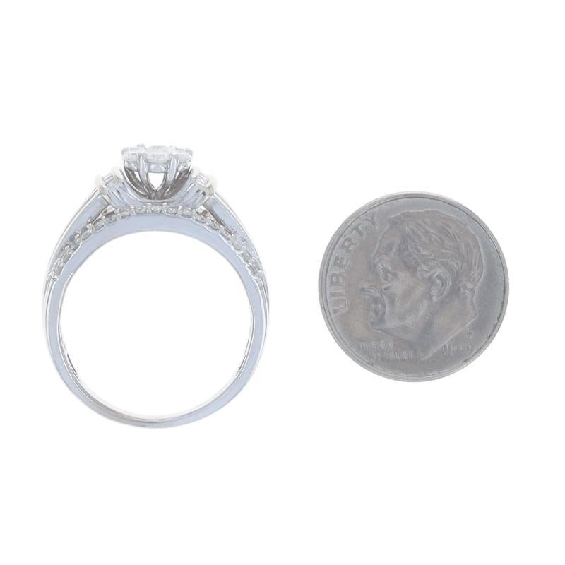 Anello Cocktail con Cluster di Diamanti in Oro Bianco - 10k Rotondo e Baguette 1.00ctw in vendita 1