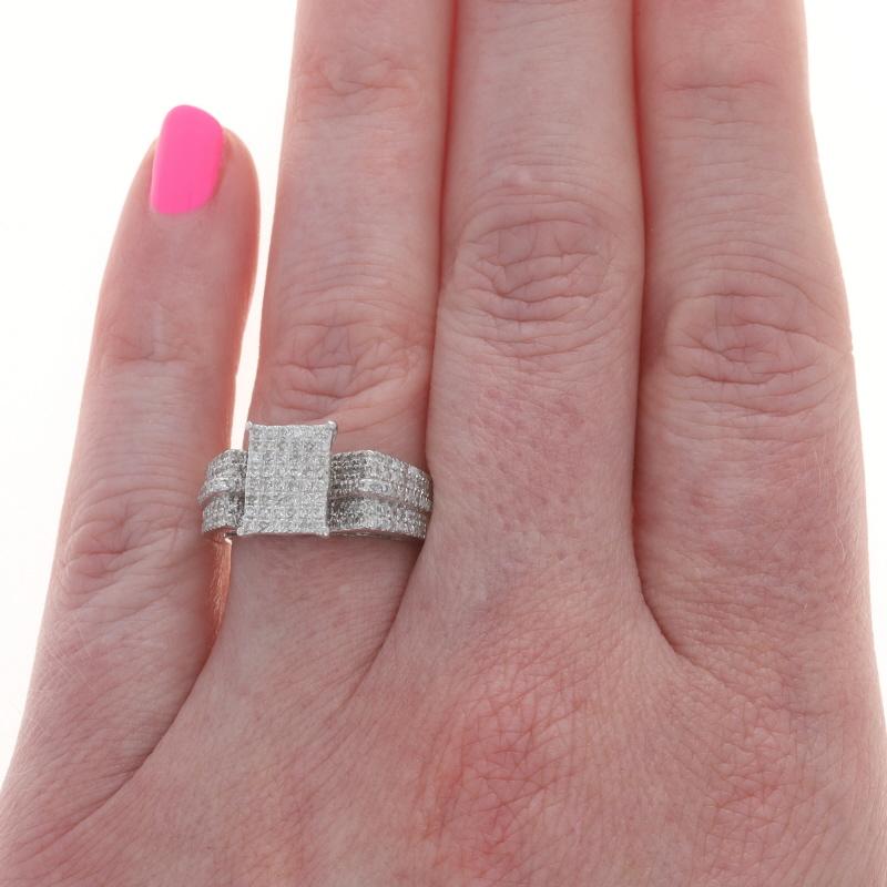 Taille simple Bague cocktail en or blanc avec diamants 10k Single 1.00ctw Pave en vente