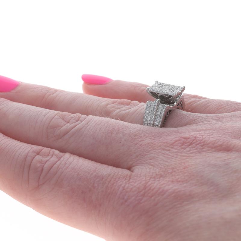 Bague cocktail en or blanc avec diamants 10k Single 1.00ctw Pave Pour femmes en vente