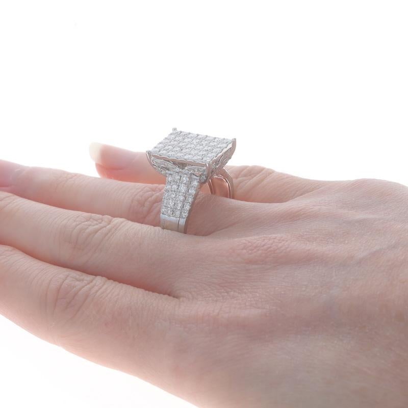 Bague de fiançailles cocktail grappe de diamants en or blanc 14 carats ronds de 2,65 ctw Excellent état - En vente à Greensboro, NC