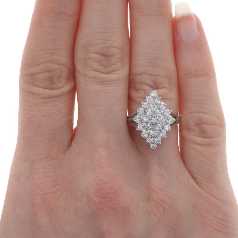 Weißgold-Diamant-Cluster-Cocktail-Ring 14k rund brillant 1,00ctw

Informationen zu Stein
Natürliche Diamanten
Karat(e): 1.00ctw
Schliff: Runder Brillant
Farbe: F - G
Klarheit: SI2 - I1

Karat gesamt: 1.00ctw

Zusätzliche Informationen:
MATERIAL: