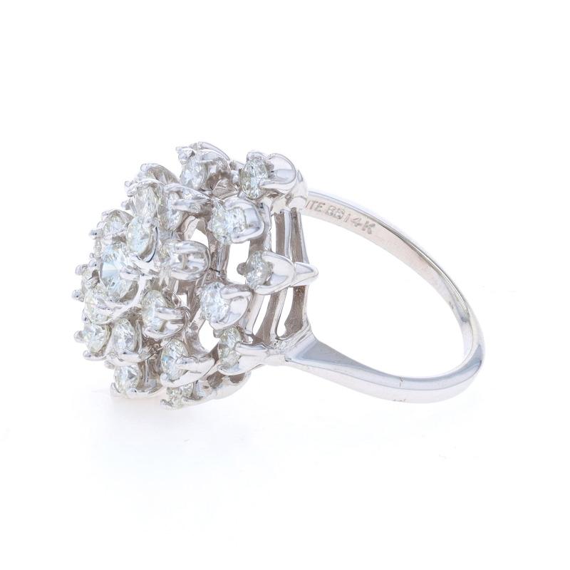 Taille ronde Bague cocktail en or blanc avec diamant en grappe - 14k Rond brillant 1.76ctw en vente