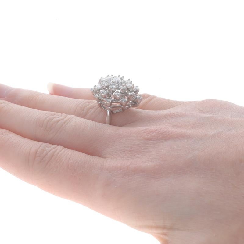 Bague cocktail en or blanc avec diamant en grappe - 14k Rond brillant 1.76ctw Excellent état - En vente à Greensboro, NC