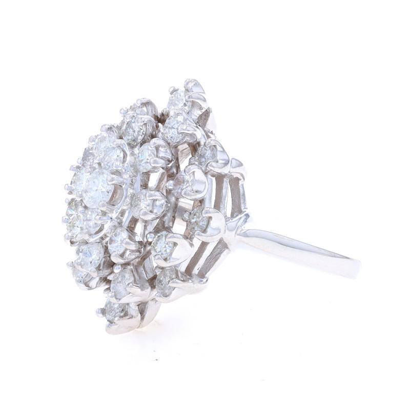Bague cocktail en or blanc avec diamants en grappe - 14k Round Brilliant 2.00ctw Excellent état - En vente à Greensboro, NC