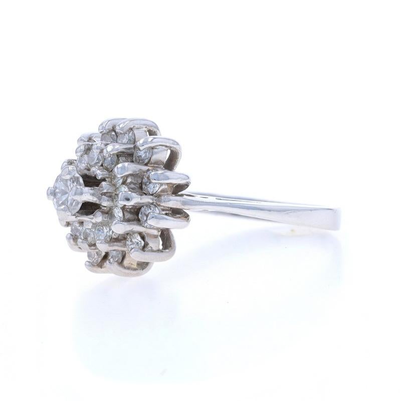 Anello Cocktail con Cluster di Diamanti in Oro Bianco - 14k Brilliante Rotondo .90ctw Fiore In condizioni ottime in vendita a Greensboro, NC