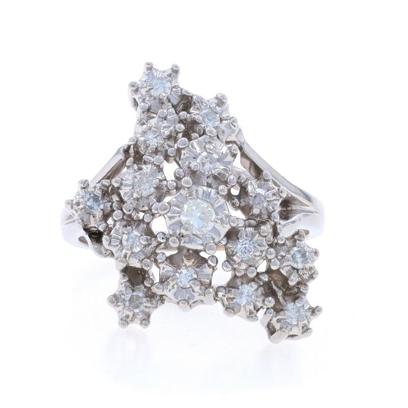 Talla: 5 1/2
Tasa de tallaje: 2 tallas más por 35 $ o 1 talla menos por 35 $.

Contenido de metal: Oro blanco de 14 quilates

Información sobre Stone

Diamantes naturales
Quilate(s) .27ctw
Corte: Único
Color: G - H
Claridad: I1 - I2

Quilates