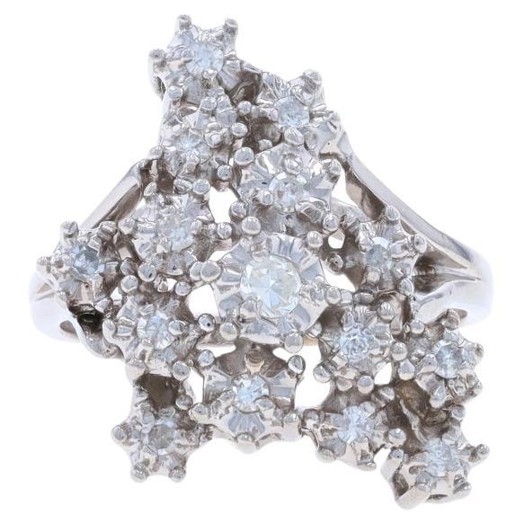 Anillo de Cóctel de Oro Blanco con Racimo de Diamantes - 14k Talla Única .27ctw Estrellas Celestiales en venta