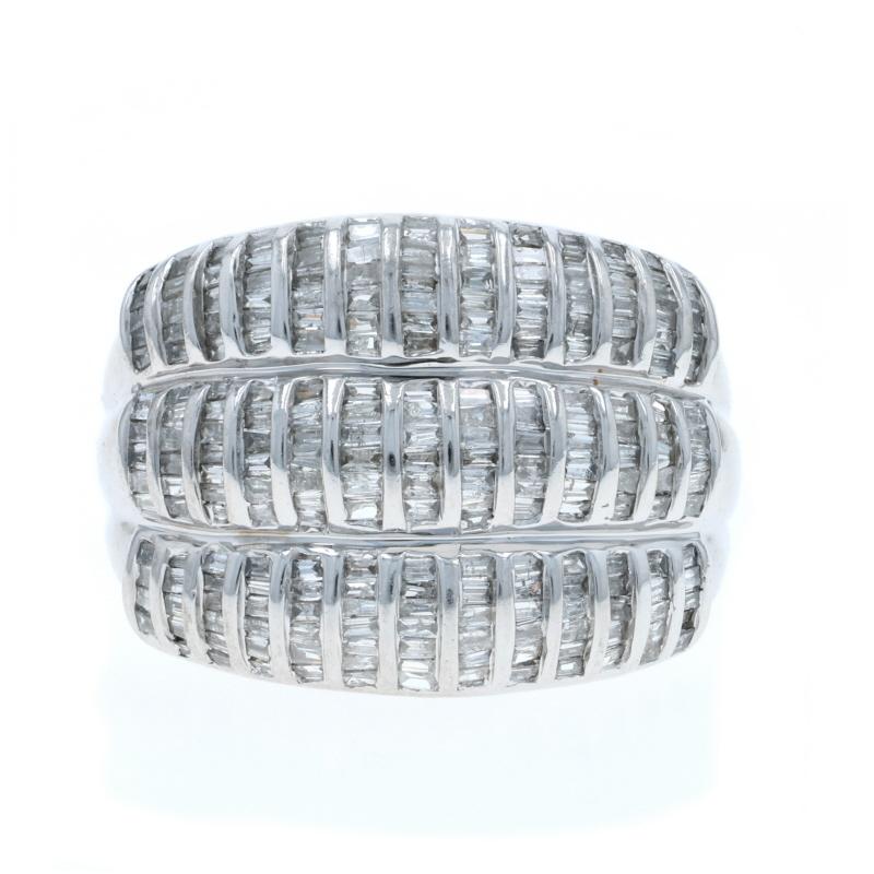 Taille : 9
Frais de taille : Up&Up 2 tailles pour $50 ou Down 1 taille pour $50

Contenu métallique : Or blanc 14k

Informations sur les pierres

Diamants naturels
Carat(s) : 2.00ctw
Coupe : Baguette
Couleur : H - I
Clarté : I1 - I2

Total des