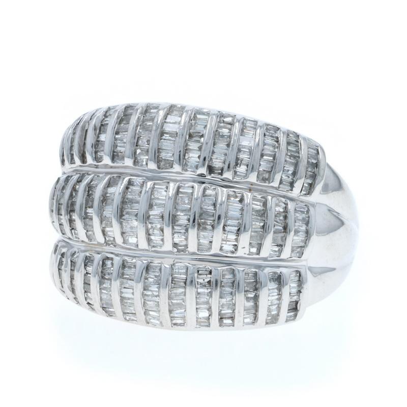 Bague en or blanc avec anneau de diamant 14k Baguette 2.00ctw Dome Ring Excellent état - En vente à Greensboro, NC