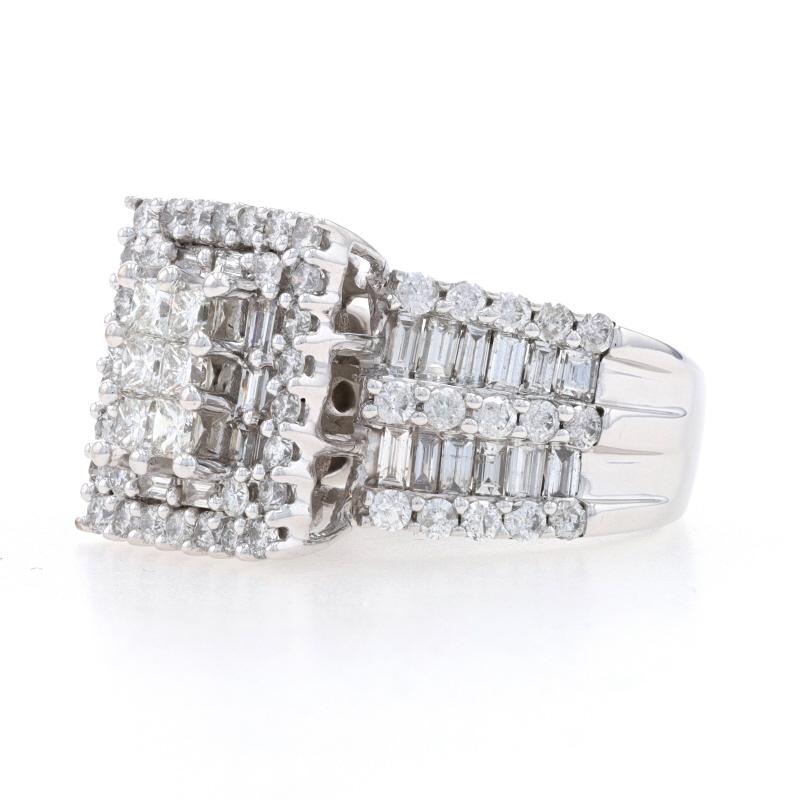 Größe: 6

Metall Inhalt: 14k Weißgold

Informationen zu Stein
Natürliche Diamanten
Karat gesamt: 3.00ctw
Schliff: Prinzessin, Rund, Brillant und Baguette
Farbe: VS1 - SI1 (Prinzessin), SI2 - I1 (runder Brillant), & VS1 - VS2 (Baguette)
Klarheit: G -
