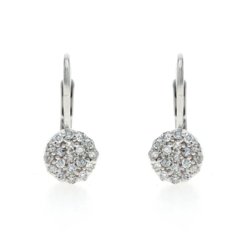 Contenu métallique : Or blanc 14k

Informations sur les pierres

Diamants naturels
Carat(s) : .33ctw
Coupe : Simple
Couleur : G - H
Clarté : VS1 - VS2

Total des carats : .33ctw

Style : Pendentif en forme de grappe
Type de fermeture : Fermeture à