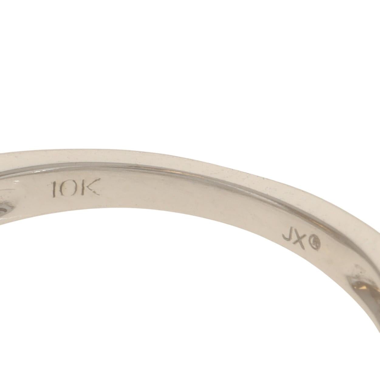 Anello di fidanzamento con cluster di diamanti in oro bianco - 10k Round .20ctw Milgrain in vendita 2