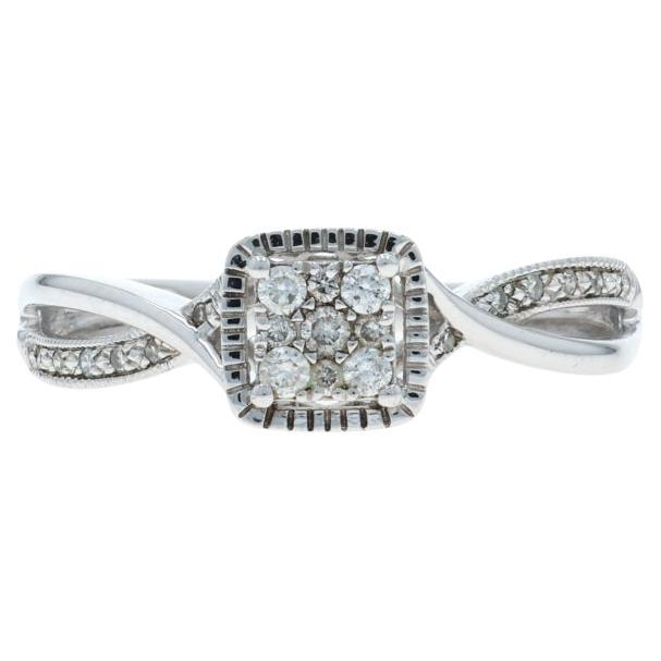 Anello di fidanzamento con cluster di diamanti in oro bianco - 10k Round .20ctw Milgrain