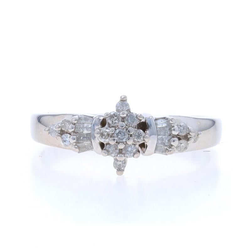 Taille : 7
Frais de taille : Up&Up pour 30 $ ou Down pour 30 $.

Contenu métallique : Or blanc 10k

Informations sur les pierres

Diamants naturels
Carat(s) : .20ctw
Taille : Ronde, Brilliante et Baguette
Couleur : G - H
Clarté : I1 - I2

Total des