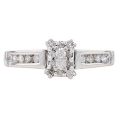 Bague de fiançailles en or blanc 10 carats avec grappe de diamants ronds brillants de 0,27 carat