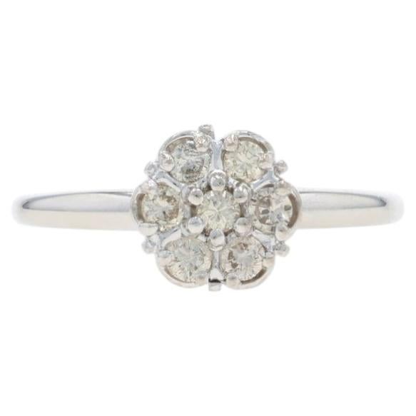 Bague de fiançailles en or blanc avec grappe de diamants - 10k Round Brilliante .33ctw Floral