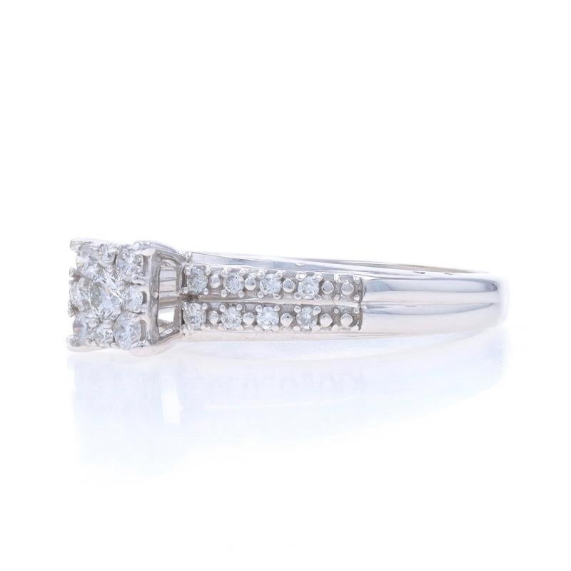 Anello di fidanzamento a grappolo di diamanti in oro bianco - 10k Round Brilliante .40ctw In condizioni ottime in vendita a Greensboro, NC