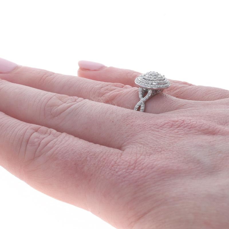 White Gold Diamond Cluster Engagement Ring-10k Round & Single .50ctw Double Halo im Zustand „Hervorragend“ im Angebot in Greensboro, NC
