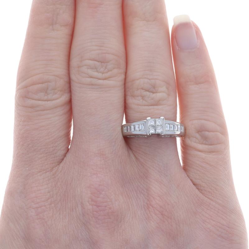 Dimensione: 6
Costo della taglia: Up&Up per $50 o Down&Up per $40

Contenuto del metallo: Oro bianco 14k

Informazioni su A. Stone

Diamanti naturali
Carati: 1.00ctw
Taglio: Principessa, Baguette e Brilliante rotondo
Colore: G - H
Chiarezza: VS1 -