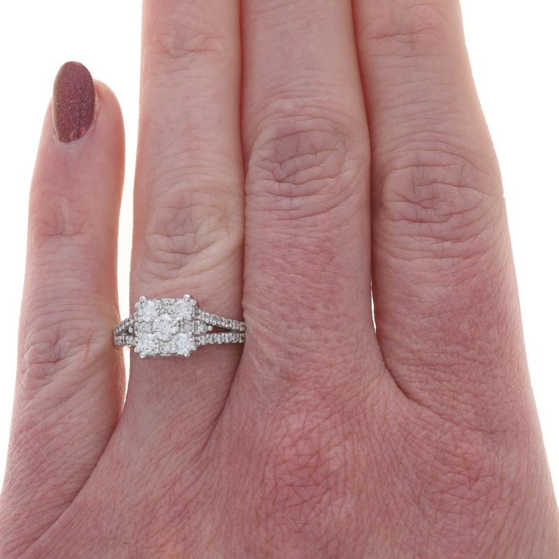 Taglio rotondo Anello di fidanzamento a grappolo di diamanti in oro bianco - 14k Brilliante rotondo 1,00ctw in vendita