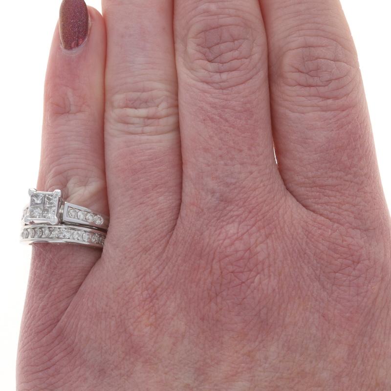 Taglio princess Anello di fidanzamento e fede nuziale a grappolo di diamanti in oro bianco 10k Princess 1.00ctw in vendita