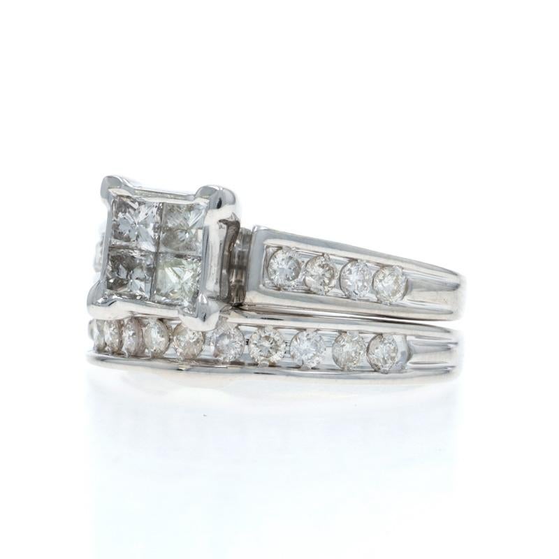 Anello di fidanzamento e fede nuziale a grappolo di diamanti in oro bianco 10k Princess 1.00ctw In condizioni ottime in vendita a Greensboro, NC