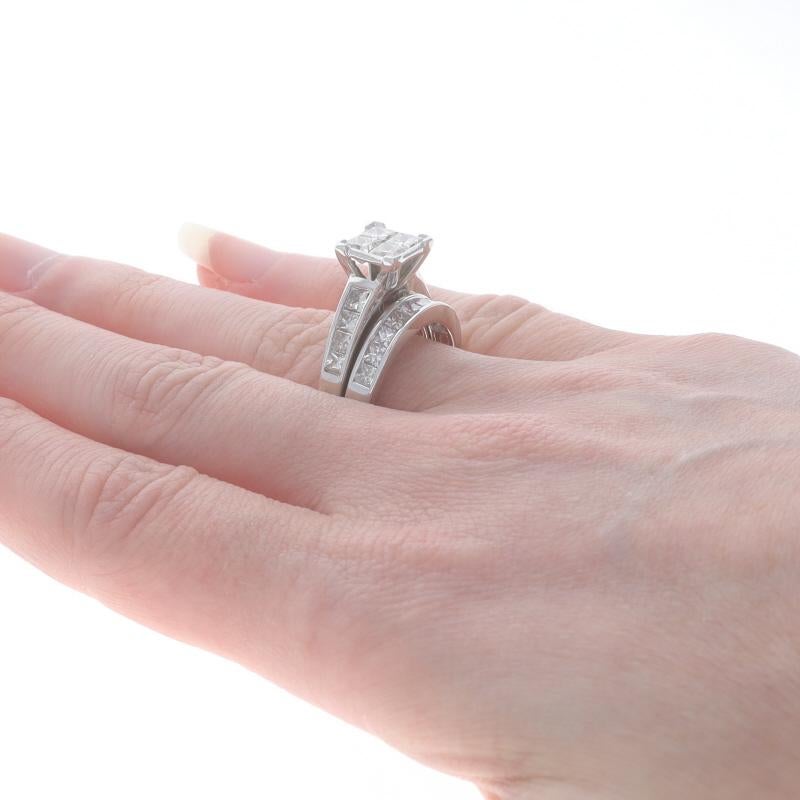 Anillo de compromiso de oro blanco con racimo de diamantes 14k princesa 3.00ctw Sz8 en Bueno estado para la venta en Greensboro, NC